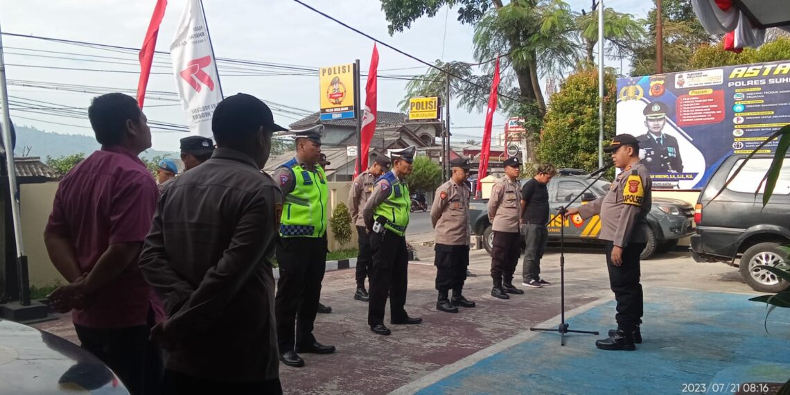 KAPOLSEK SUKALARANG SAMPAIKAN ARAHAN KEPADA ANGGOTA SAST APEL PAGI