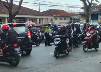 Antisipasi kemacetan liburan hari raya Idul Adha 1444 H Unit Lantas Polsek Cisaat gelar personil Gatur lantas