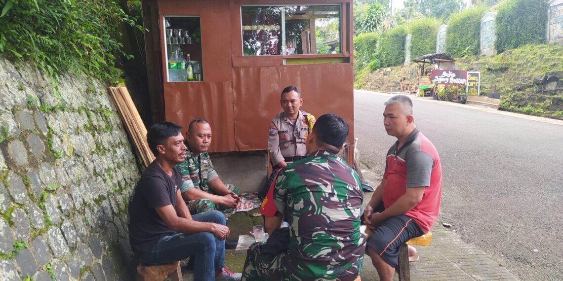 BHABINKAMTIBMAS DAN BABINSA DESA SUDAJAYA GIRANG SAMBANGI TOKOH MASYARAKAT.