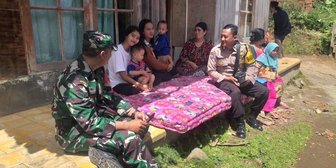 Sinergitas TNI – Polri , Bhabinkamtibmas Desa Titisan Polsek Sukalarang Bersama Babinsa Melaksanakan Sambang Warga Binaan