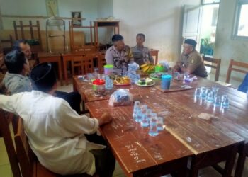 Babinkamtibmas Sambangi Warga dan Berikan Imbauan Kamtibmas