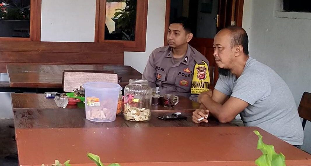 Bhabinkamtibmas Desa Prianganjaya Jaga Kondusifitas Wilayah Binaan Dengan Giat Sambang