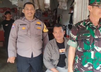Wujud Sinergitas TNI POLRI  Babinkamtibmas dan Babinsa  sambangi warga Berikan Rasa Aman Terhadap Masyarakat