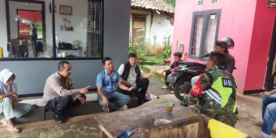 Sinergitas TNI-Polri, Bhabinkamtibmas Dan Babinsa Selalu Kompak Berikan Himbauan Kepada Warganya