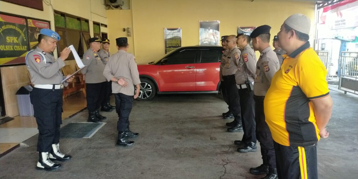 Bentuk Komunikasi Pimpinan dan Anggota Polsek Cisaat rutin Laksanakan Apel Pagi