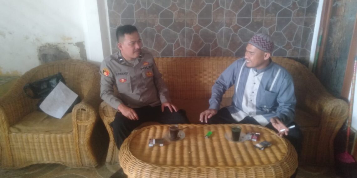 Unit Samapta Polsek Cibeureum laksanakan Dialogis dan Silaturahmi Dengan Tokoh Agama