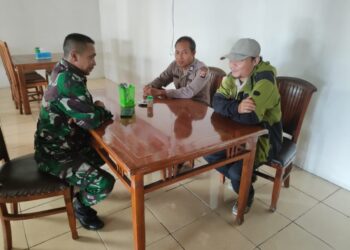 Bhabinkamtibmas Polsek kadudampit dan Babinsa Pererat Tali Silaturahmi Dengan Tokoh masyarakat