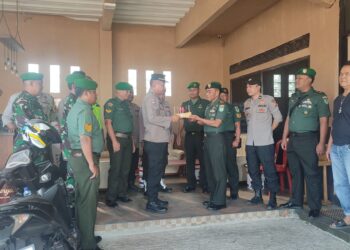 Danramil  0607-01 Sukaraja menggerebek Mapolsek Sukaraja. Itu, sebagai bentuk kejutan dalam rangka Hari Ulang Tahun (HUT) Bhayangkara yang ke-77.
