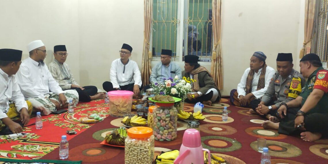 Anggota Bhabinkamtibmas Polsek Citamiang Hadiri Undangan Acara Haul Akbar dan Reuni Ponpes Al Ghozaliyah