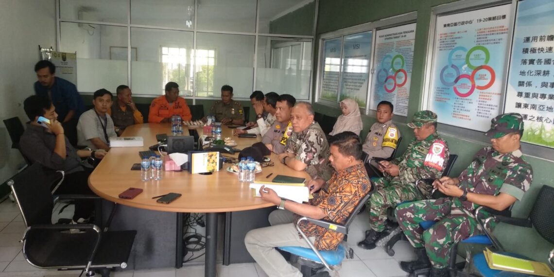 Senergitas TNI – POLRI Kapolsek Sukalarang Jalin Silaturahmi Dengan Masyarakat Melalui Giat Ngariung Sareng Kapolsek