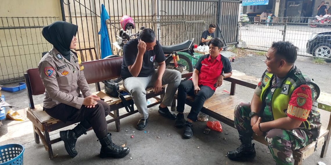 Sambangi Warga Bhabinkamtibmas dan Babinsa Sampaikan Imbauan Kamtibmas