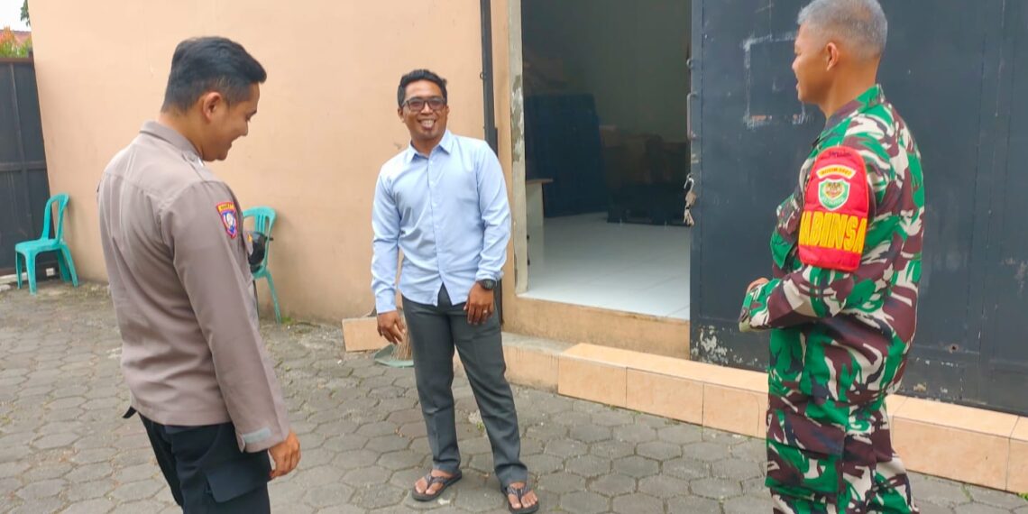 Dekati warga Babinkamtibmas bersinergi dengan Babinsa Sambangi Warga dan Berikan Imbauan Kamtibmas