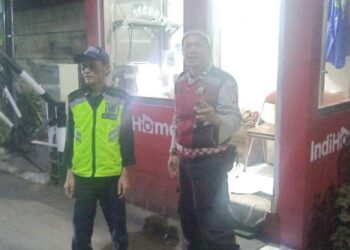 Rutin Petroli ke Perumahan dan berdialogis dengan Satpam Perumahan, Polsek Cibeureum Ingatkan Satpam Lebih Tingkatkan Kewaspadaan