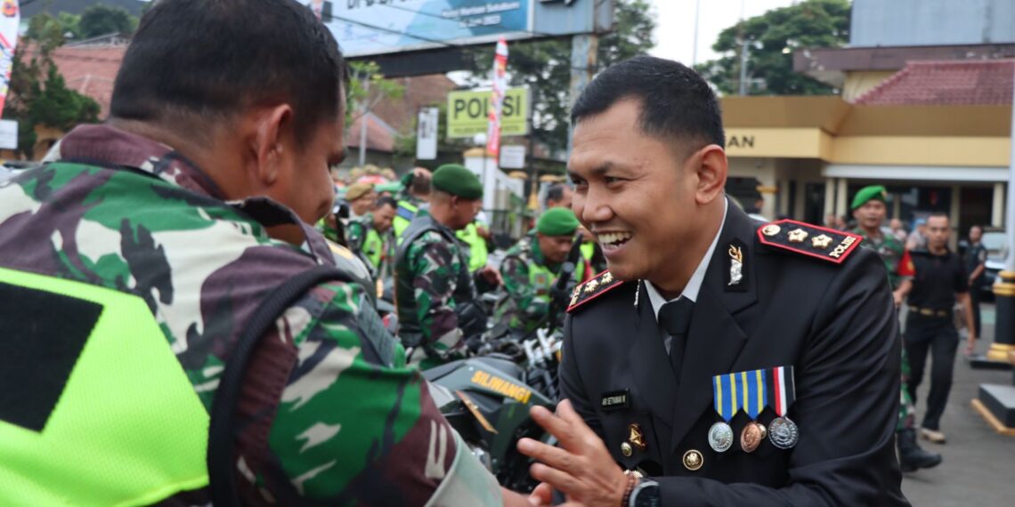 Geruduk Mapolres, Kodim 0607 Kota Sukabumi Beri Kejutan di Hari Bhayangkara ke-77