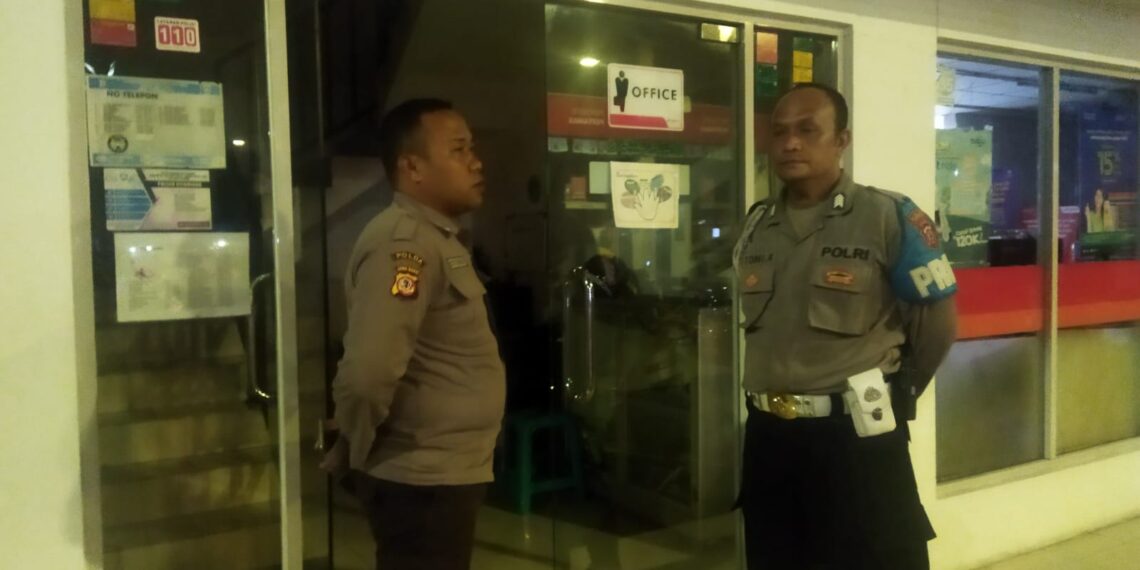 Polsek Citamiang Patroli Dialogis dan Sambangi Security SPBU Pertamina Kota Sukabumi.