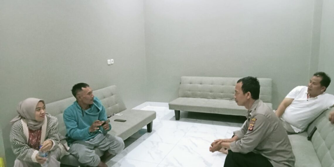 Unit Samapta Polsek Cireunghas Laksanakan Patroli Dialogis Guna Menjalin Silaturahmi Dengan Warga