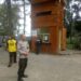 Antisipasi kemacetan pengunjung wisata situ gunung, personil Polsek kadudampit lakukan gatur lalin di pintu masuk situ gunung
