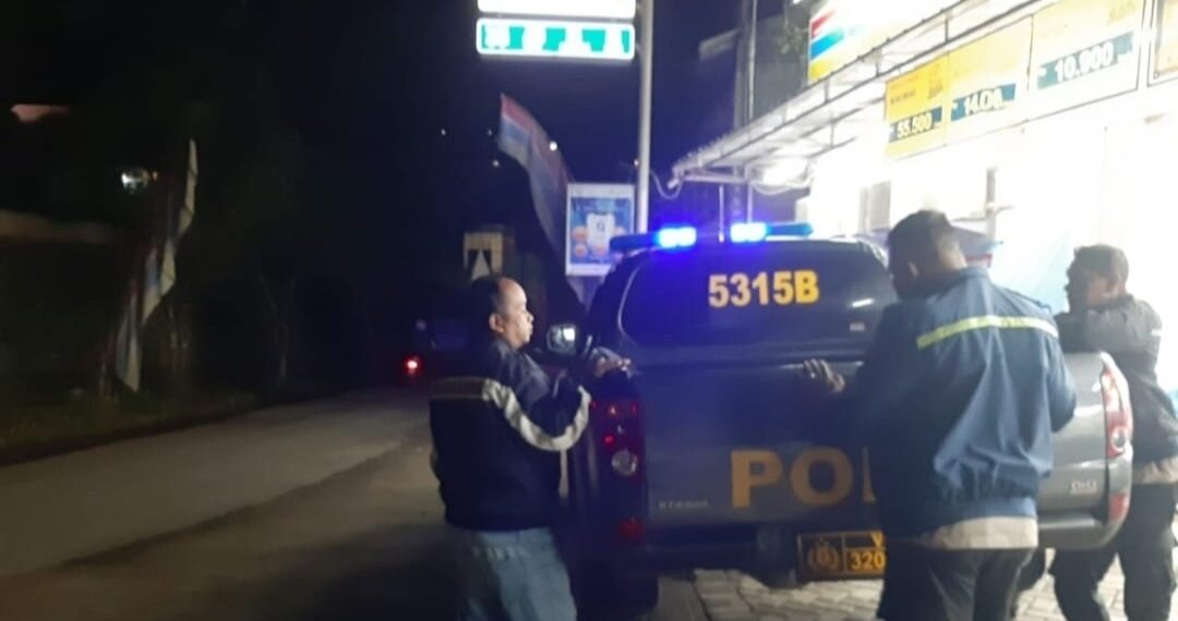 Anggota Polsek Laksanakan KRYD Antisipasi Kerawanan Malam Kontrol Minimarket