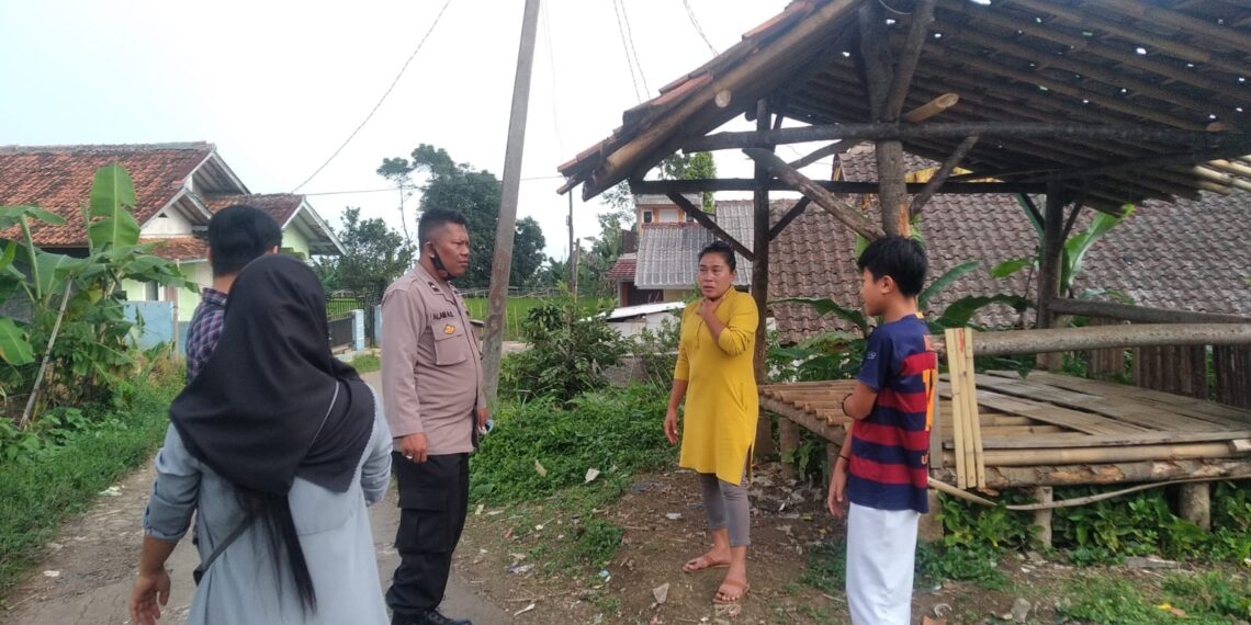 BHABINKAMTIBMAS Polsek kadudampit Sambang warga binaannya