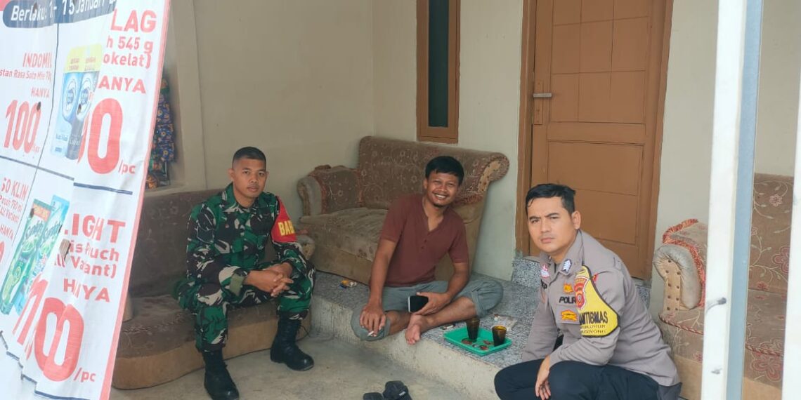 Dekati warga Babinkamtibmas bersinergi dengan Babinsa Sambangi Warga dan Berikan Imbauan Kamtibmas