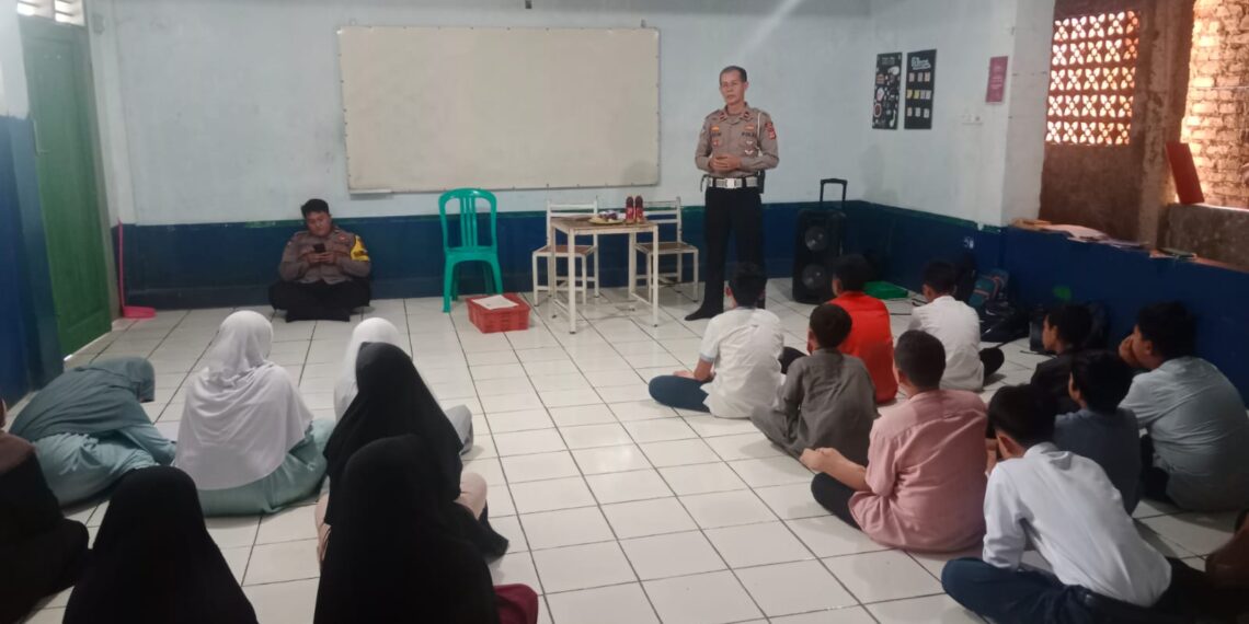 Polsek Baros laksanakan giat sosialisasi tentang Kenakalan remaja.
