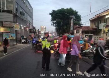 Gatur Lalin Pagi, Bentuk Pelayanan Unit Lantas Polsek Sukalarang Kepada Masyarakat Pasca Masuk Karyawan PT. Pratama Dan PT. GSI II