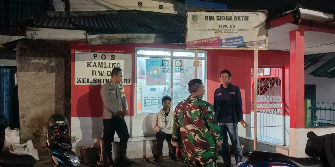 Sambangi Pos Ronda, Bhabinkamtibmas Dan Babinsa Ajak Warga Aktif Jaga Kamtibmas