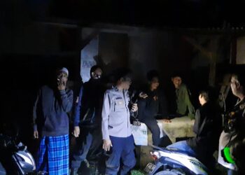 Berikan Binluh, Unit  Binmas Polsek Cireunghas Polres Sukabumi Kota Sambangi Pemuda Yang Nongkrong