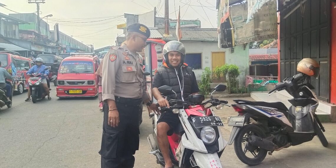Sapa Warga,Unit Samapta Polsek Cisaat berikan Himbauan Kamtibmas