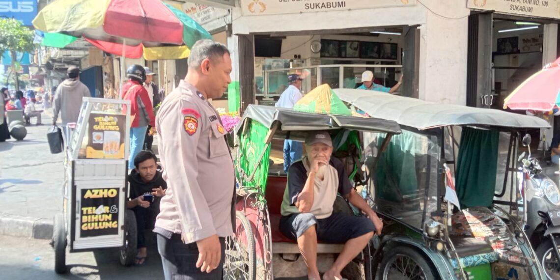 Sinergitas TNI Polri, Bhabinkamtibmas Polsek Sukalarang Hadiri Pengajian Rutin Bersama Babinsa