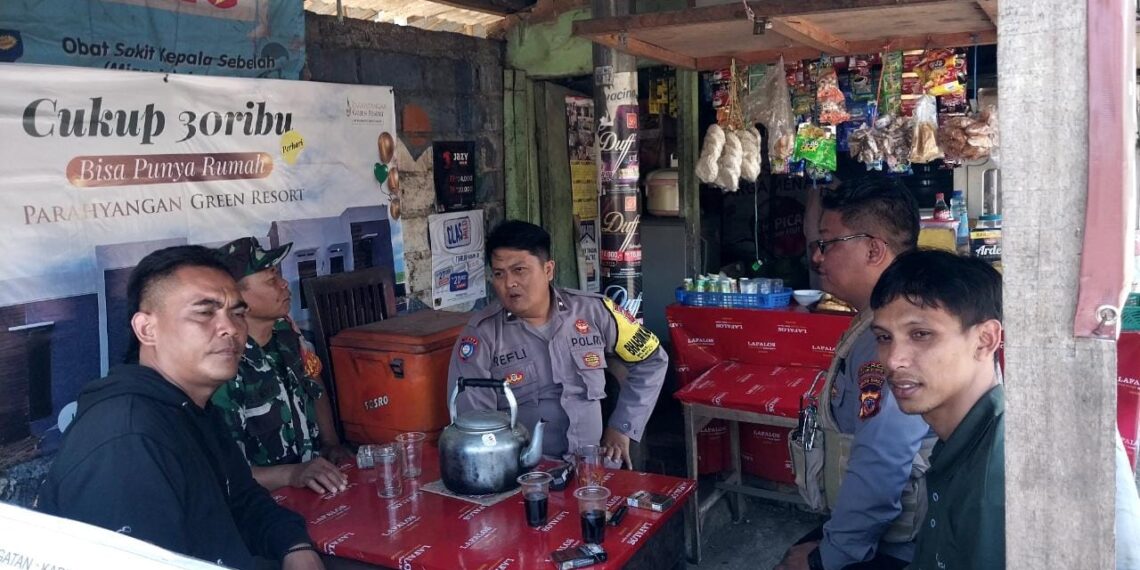 Sinergitas TNI-Polri Melaksanakan Sambang / Silaturahmi Kamtibmas Kepada Masyarakat Dalam rangka menyampaikan Himbauan dan pesan-pesan Kamtibmas.