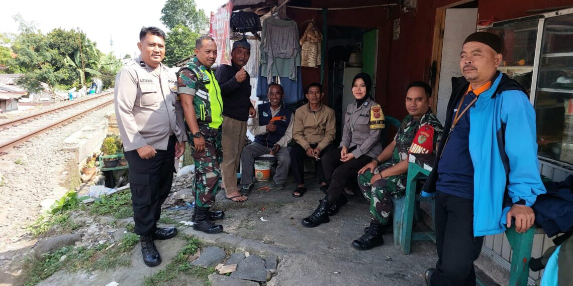 Wujud  Nyata Kedekatan POLRI Dengan Warga, Bhabinkamtibmas Bersinergi Dengan Babinsa Rutin Laksanakan Sambang