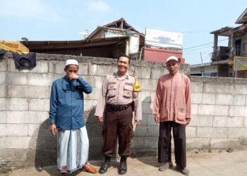 Bhabinkamtibmas Polsek Cisaat dan Babinsa Pererat Tali Silaturahmi Dengan Tokoh masyarakat