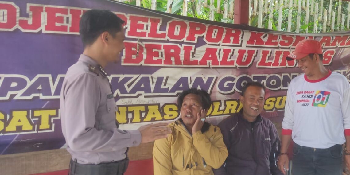 Sambangi Pangkalan Ojek, Piket Unit Samapta Polsek Gunungpuyuh Sampaikan Pesan-pesan Kamtibmas