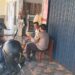 Sambang Warga Dengan Humanis, Bhabinkamtibmas Sampaikan Pesan Kamtibmas kepada Warganya