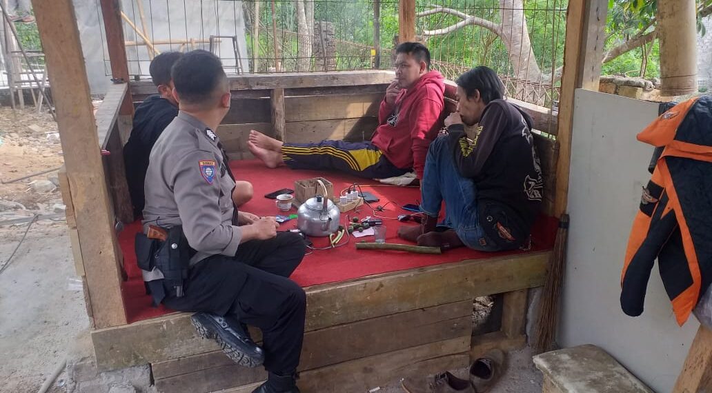 Bhabinkamtibmas Desa Sasagaran Polsek Kebon Pedes Aktif Lakukan Sambang Dan Dialogis Kamtibmas Warga Masyarakat