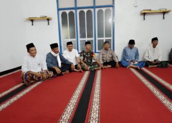 Bhabinkamtibmas Polsek Bojongpicung Hadiri Pengajian Rutin Tingkatkan KLebersamaan Dengan Warga