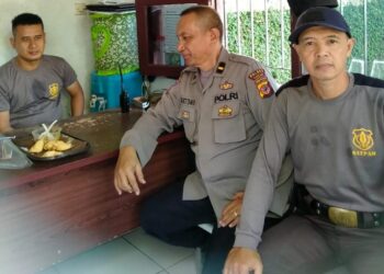 Panit Binmas Polsek Cilaku Melaksanakan Silaturahmi dengan Petugas Keamanan SMKN 1 Cilaku