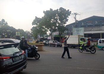 Personil Polsek Cilaku Laksanakan Gatur Lalin, Beri Pelayanan Untuk Masyarakat