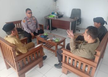 AIPTU R.ERI PRIYANTO S.H. POLSEK SUKARESMI SAMBANGI PERANGKAT DESA