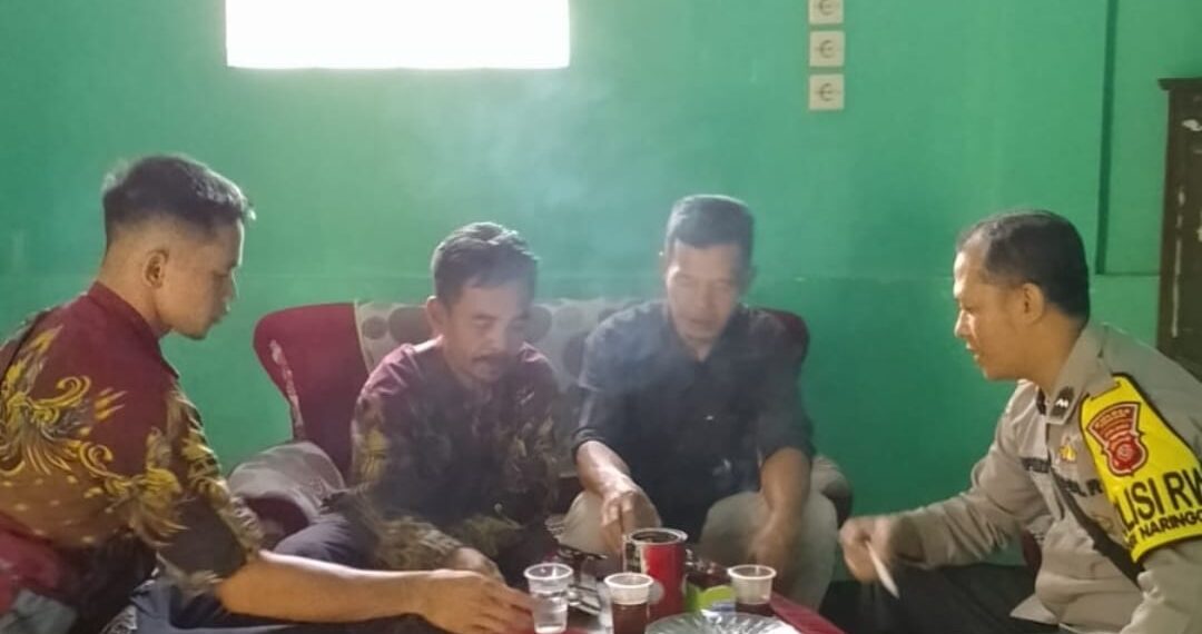 HIMBAU WARGA WASPADA C3 DAN LARANGAN MAIN HAKIM SENDIRI, POLISI RW POLSEK NARINGGUL SILATURAHMI WARGA DI TINGKAT RW NYA.