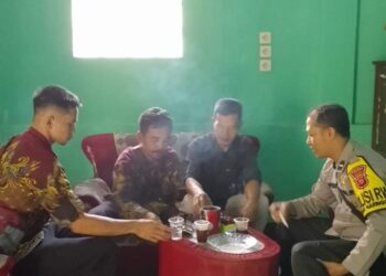 HIMBAU WARGA WASPADA C3 DAN LARANGAN MAIN HAKIM SENDIRI, POLISI RW POLSEK NARINGGUL SILATURAHMI WARGA DI TINGKAT RW NYA.