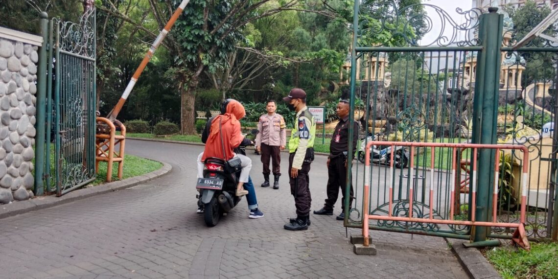 Bhabinkamtibmas Polsek Pacet laksanakan giat Anjangsana ke villa kota bunga