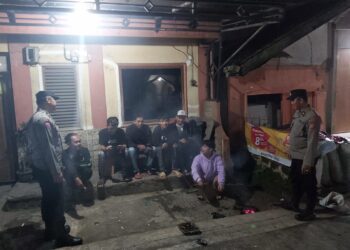 Unit patroli Polsek Pacet laksanakan patroli KRYD Datangi Warga