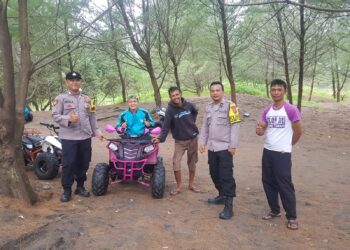 ANGGOTA POLSEK CIDAUN PATROLI JALAN KAKI DILOKASI OBYEK WISATA MONITOR SITUASI KAMTIBMAS