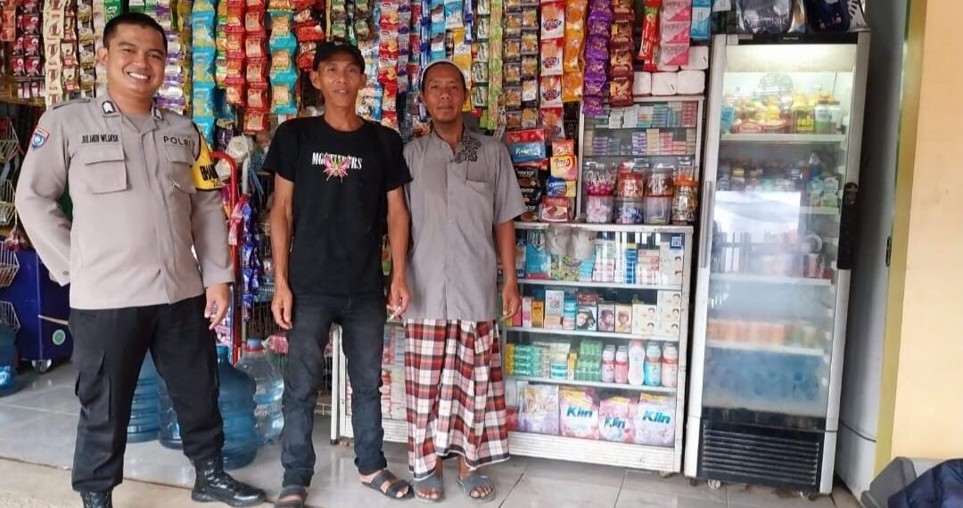 Sambang Bhabinkamtibmas Polsek Cugenang Ajak Warga Jaga Kamtibmas