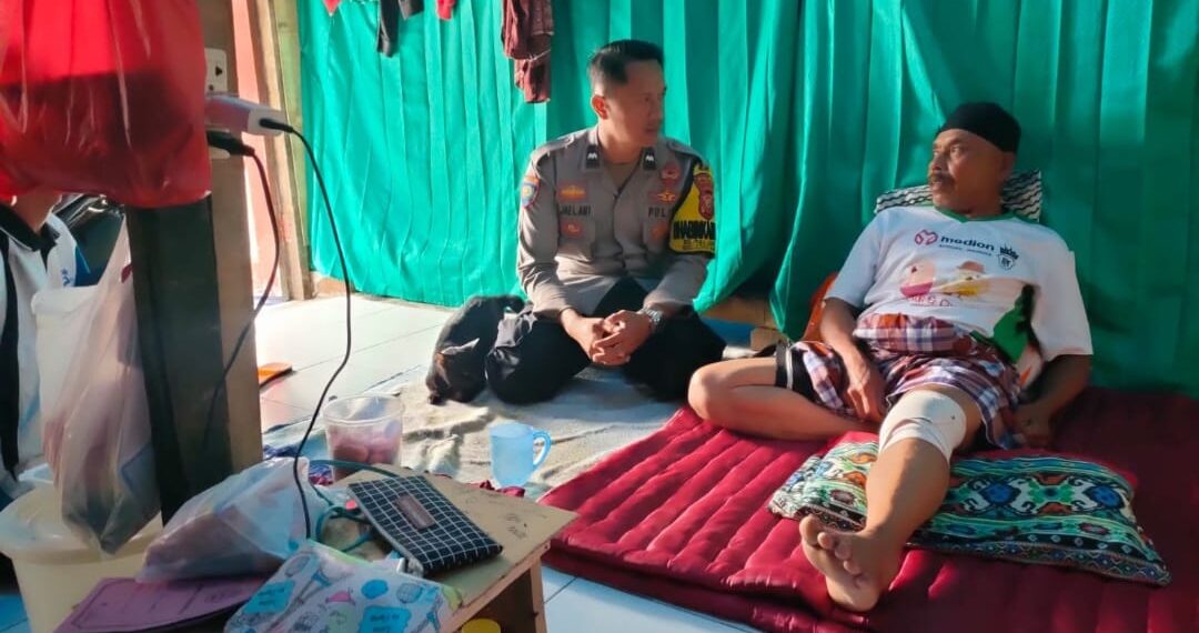 Kunjungi Warga Yang Sakit Merupakan Wujud Kepedulian Bhabinkamtibmas