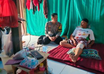 Kunjungi Warga Yang Sakit Merupakan Wujud Kepedulian Bhabinkamtibmas