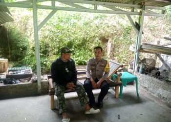 Kanit Samapta Polsek Cikalongkulon Sambangi Warga Desa Mekargalih