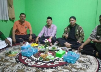 Bhabinkamtibmas sampaikan pesan kamtibmas pada saat samenan madrasah Atohiriyah Tegalaya Kec Lembursitu Kota Sukabumi